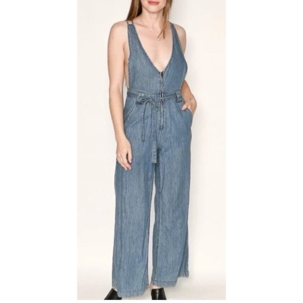 FREE PEOPLE Wide Leg Strappy Back Denim Overalls Womens size 0 Boho Stretch
